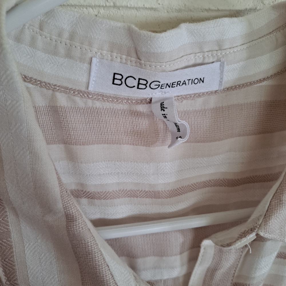 Bcbgeneration Light Colored Light Weight Lined Sl… - image 4